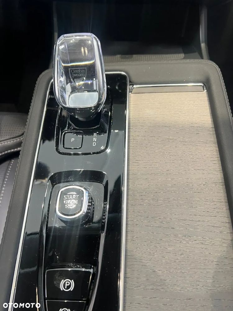 Volvo XC 90 T8 AWD Plug-In Hybrid Ultra Dark 7os - 31