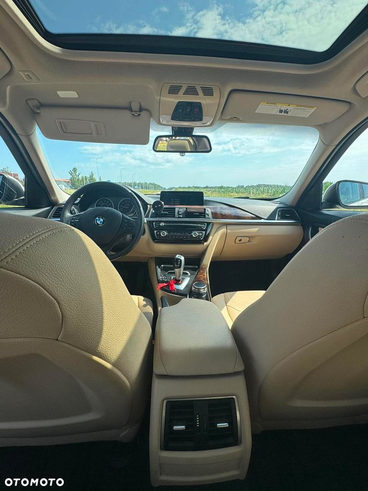 BMW Seria 3 320i xDrive - 9