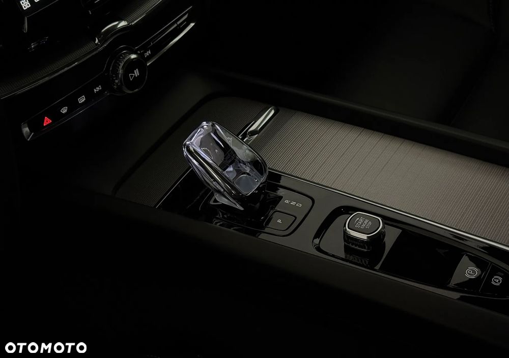 Volvo XC 60 B4 D Plus Dark - 13