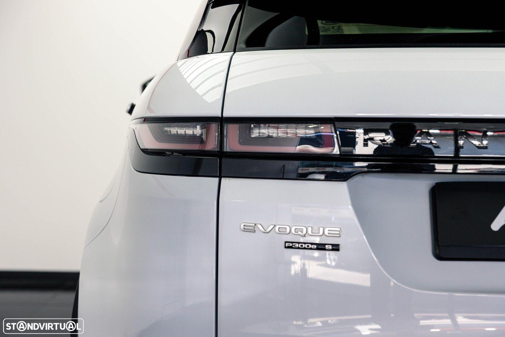 Land Rover Range Rover Evoque 1.5 P300e AWD SE Auto - 18