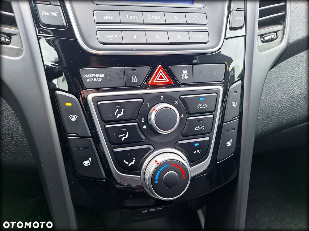 Hyundai i30 1.6 Premium - 17
