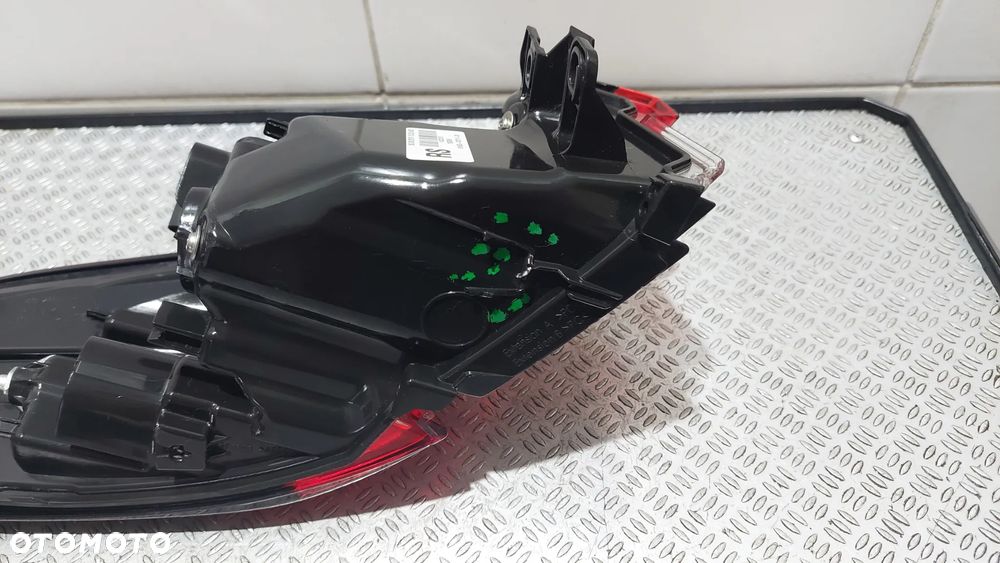 LAMPA PRAWY TYŁ TOYOTA COROLLA E21 SEDAN R2019 NR 8155002D1100 - 5