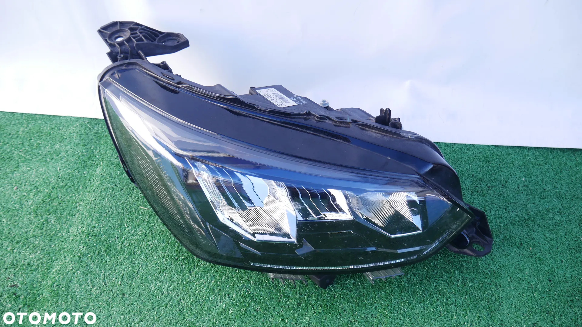 LAMPA PRAWA PRZÓD PEUGEOT 208 II 2008 FULL LED 9833036180 - 2