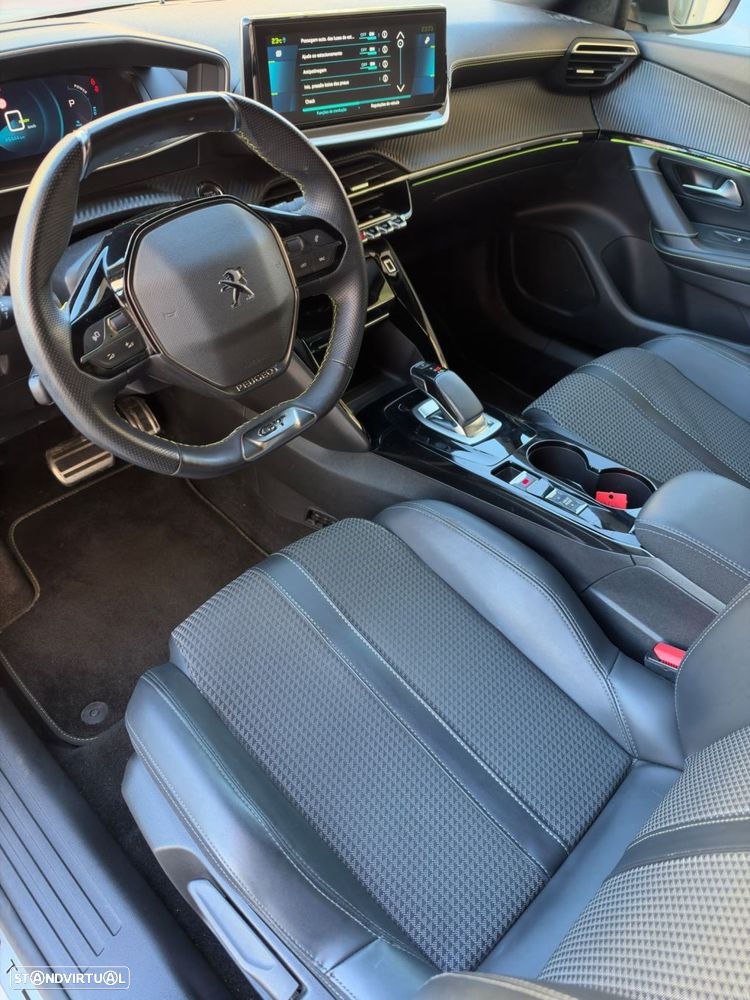 Peugeot e-2008 50 kWh GT Line - 8