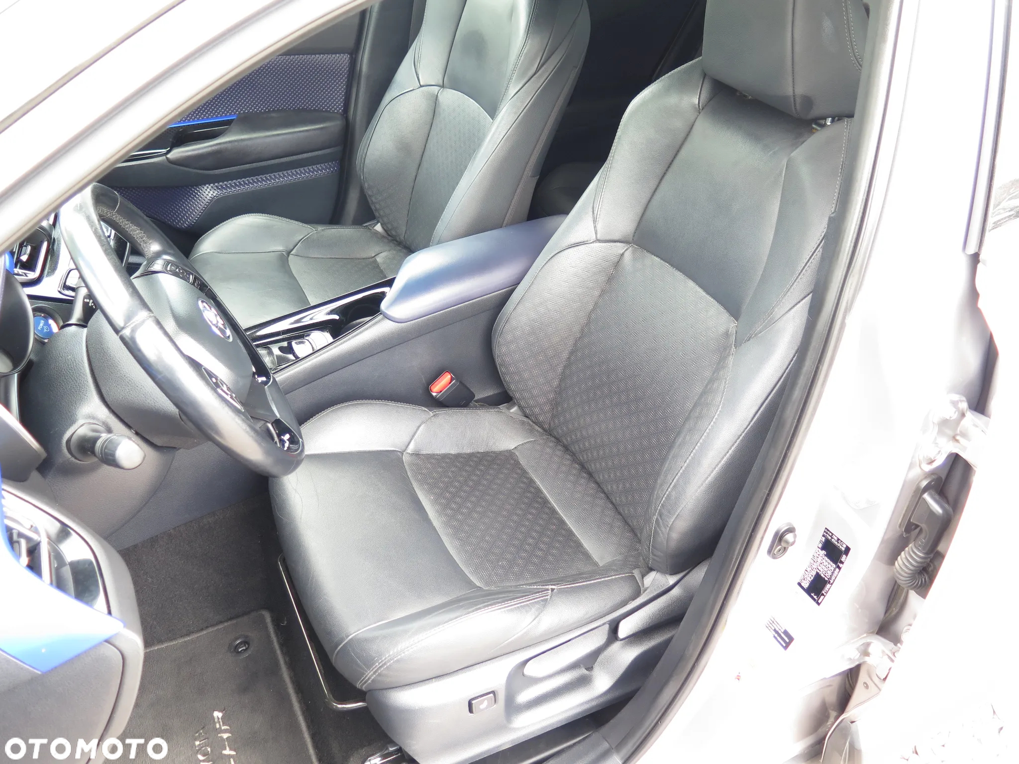 Toyota C-HR - 15