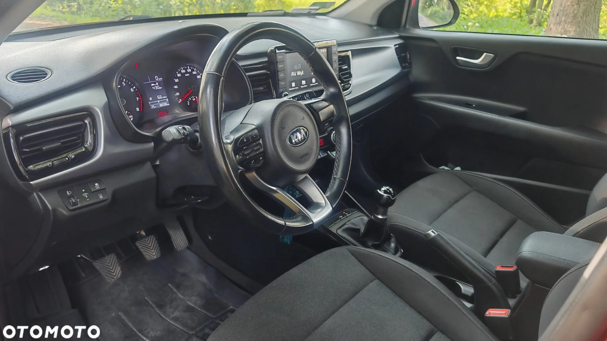 Kia Rio 1.2 L - 6
