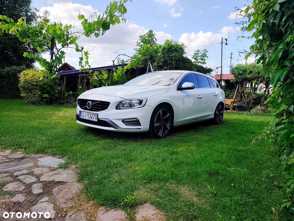Volvo V60 D3 Drive-E R-Design Momentum - 1