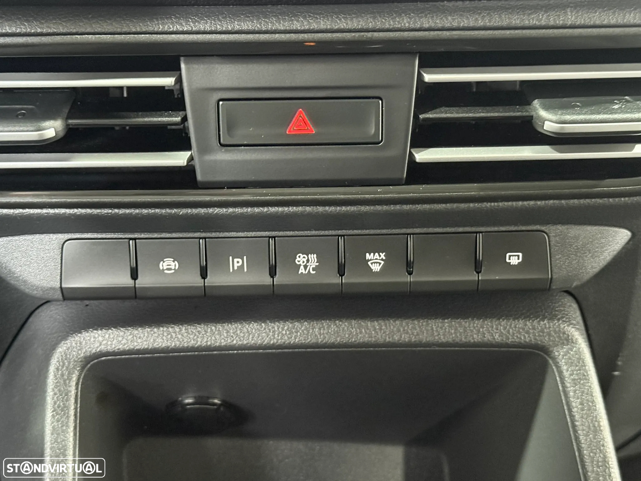 Ford Tourneo Connect 2.0 TDCi Titanium - 36