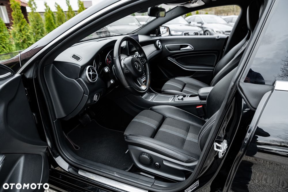 Mercedes-Benz CLA 250 4Matic 7G-DCT Sport - 18