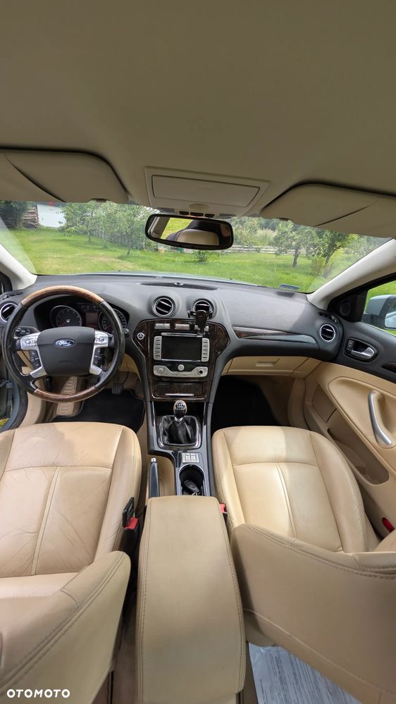 Ford Mondeo 2.5 Ghia - 13