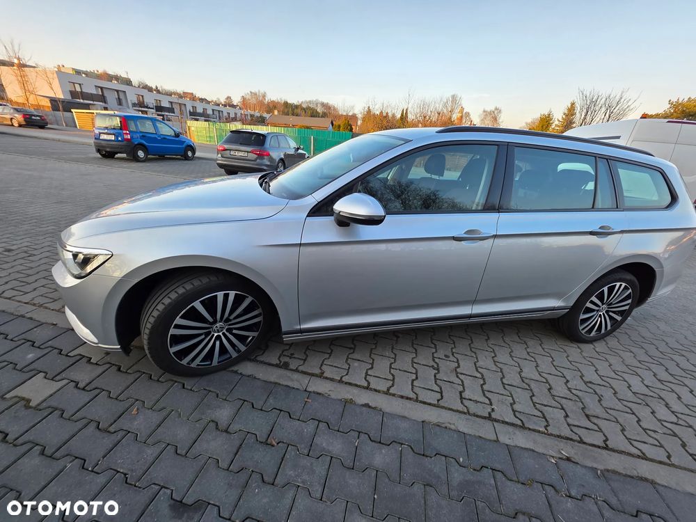 Volkswagen Passat 2.0 TDI (BlueMotion Technology) DSG Comfortline - 9