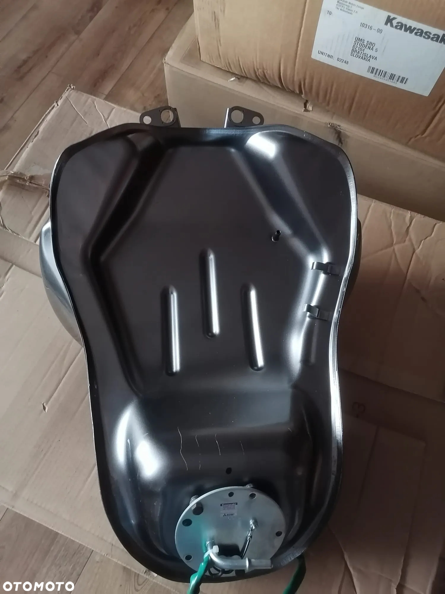 EU Zbiornik Bak Kawasaki Z1000 14-17 igła z pompą - 5