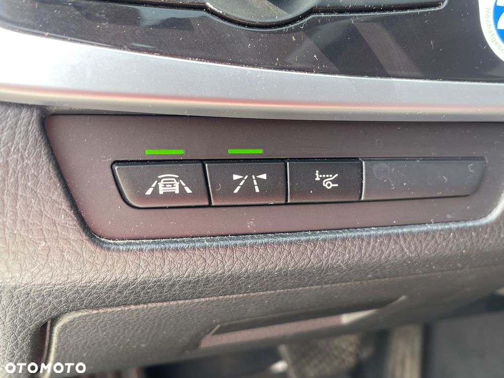 BMW Seria 5 525d Sport-Aut Modern Line - 20