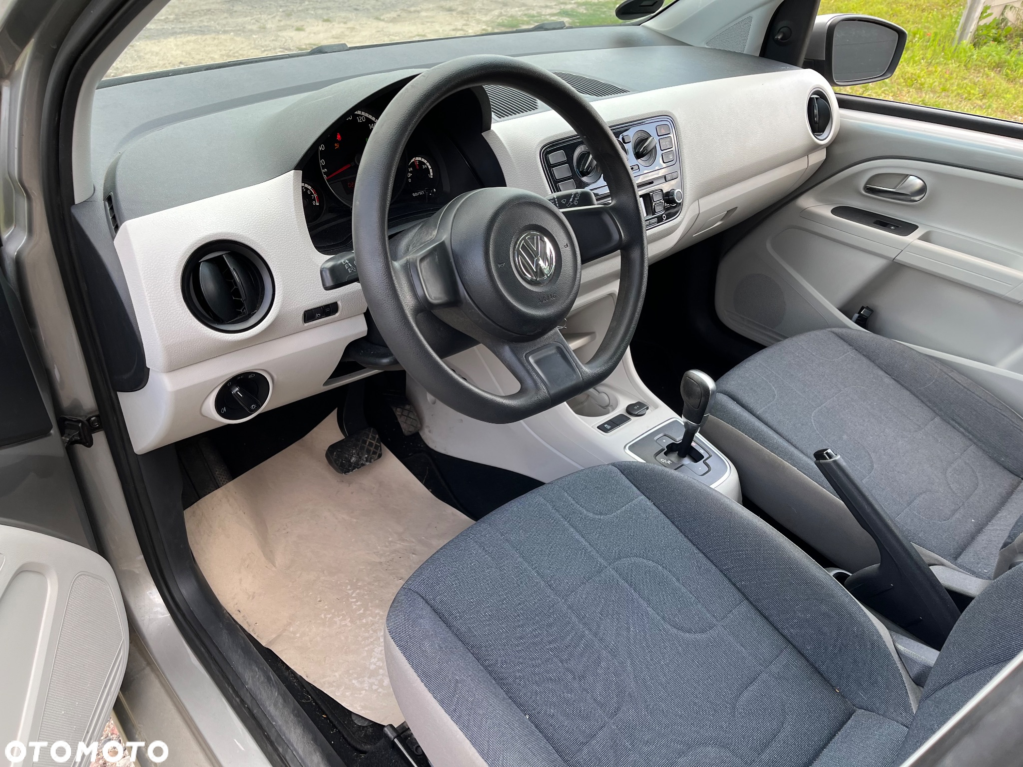 Volkswagen up! (BlueMotion Technology) ASG move - 5