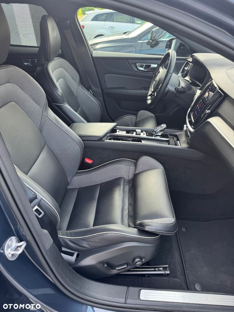 Volvo V60 B4 B Plus Dark - 8