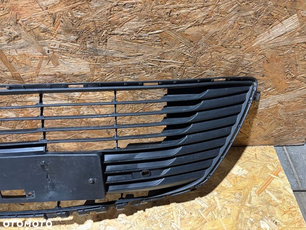 TOYOTA COROLLA E21 ŚROKOWA KRATKA GRILL ATRAPA PRZÓD 53112-02D00 - 4