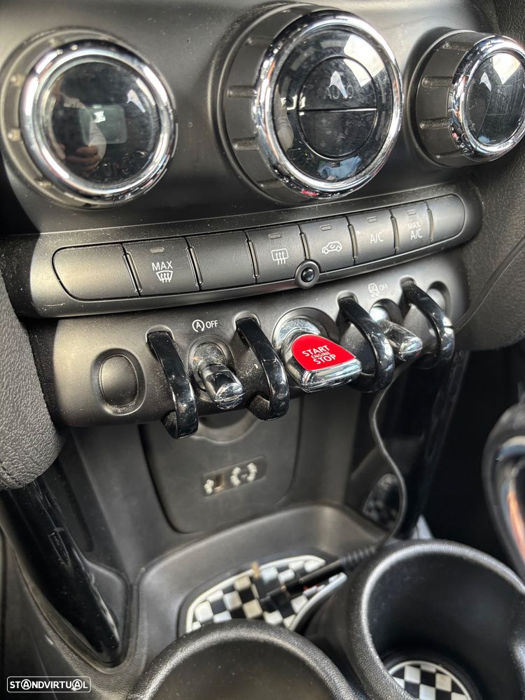 MINI 5 Portas Cooper D Auto - 13