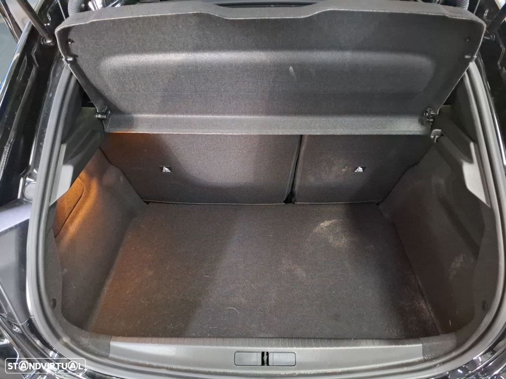 Peugeot 208 1.2 Hybrid Allure e-DCS6 — fotografia 22