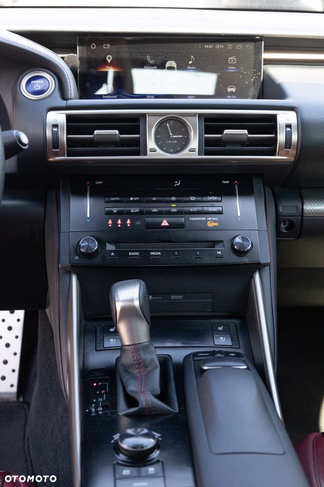 Lexus IS 300h F Sport - 20