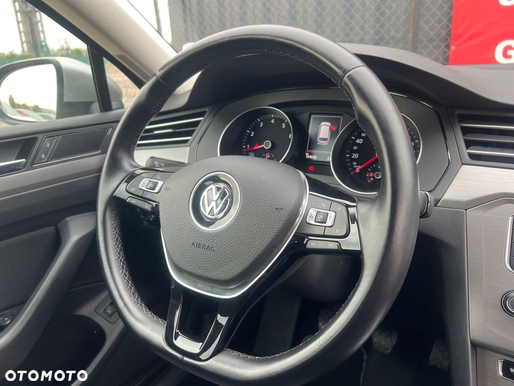 Volkswagen Passat - 13