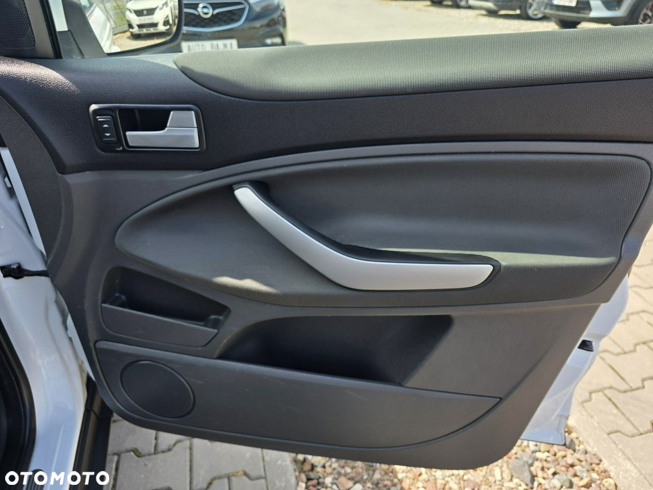 Ford Kuga 2.0 TDCi 2x4 Titanium - 24