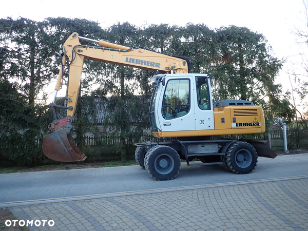 Liebherr A900C