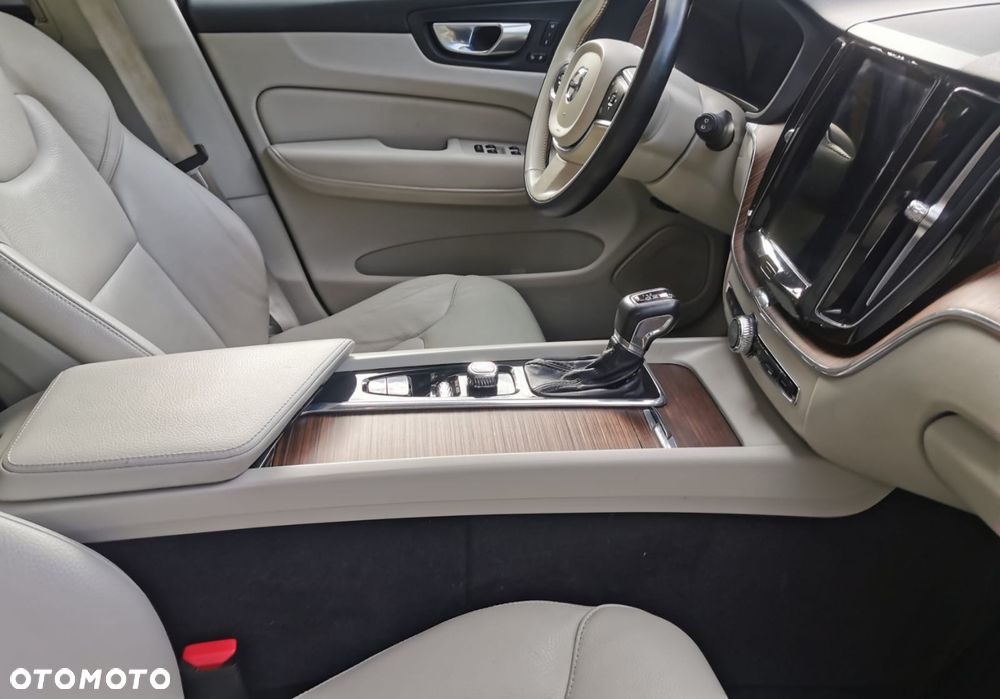 Volvo XC 60 T5 AWD Geartronic Momentum Pro - 30