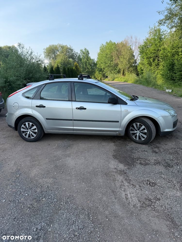 Ford Focus 1.4 Ambiente - 3