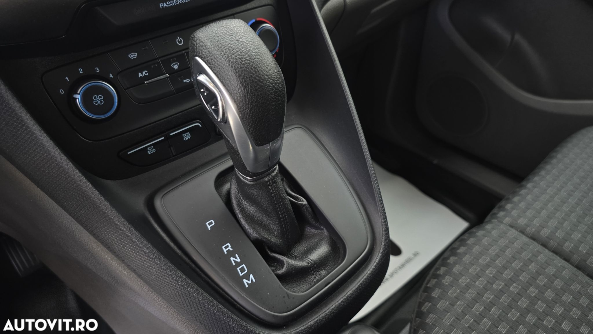Ford Transit Connect - 17
