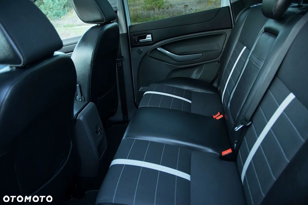 Ford Kuga - 24
