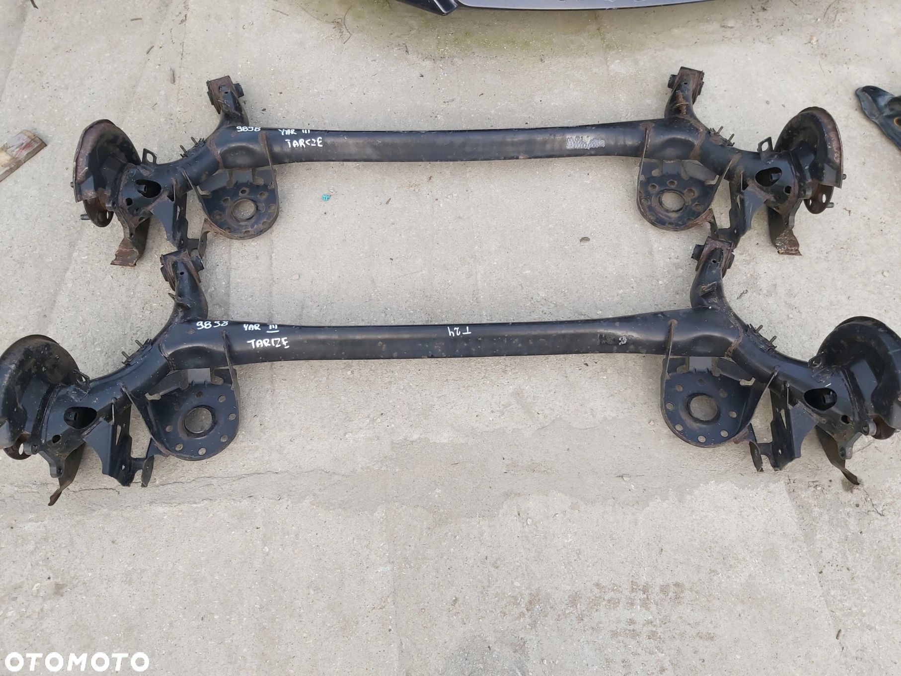 Toyota Yaris III 1,5 belka zawieszenia tył pod TARCZE - 1