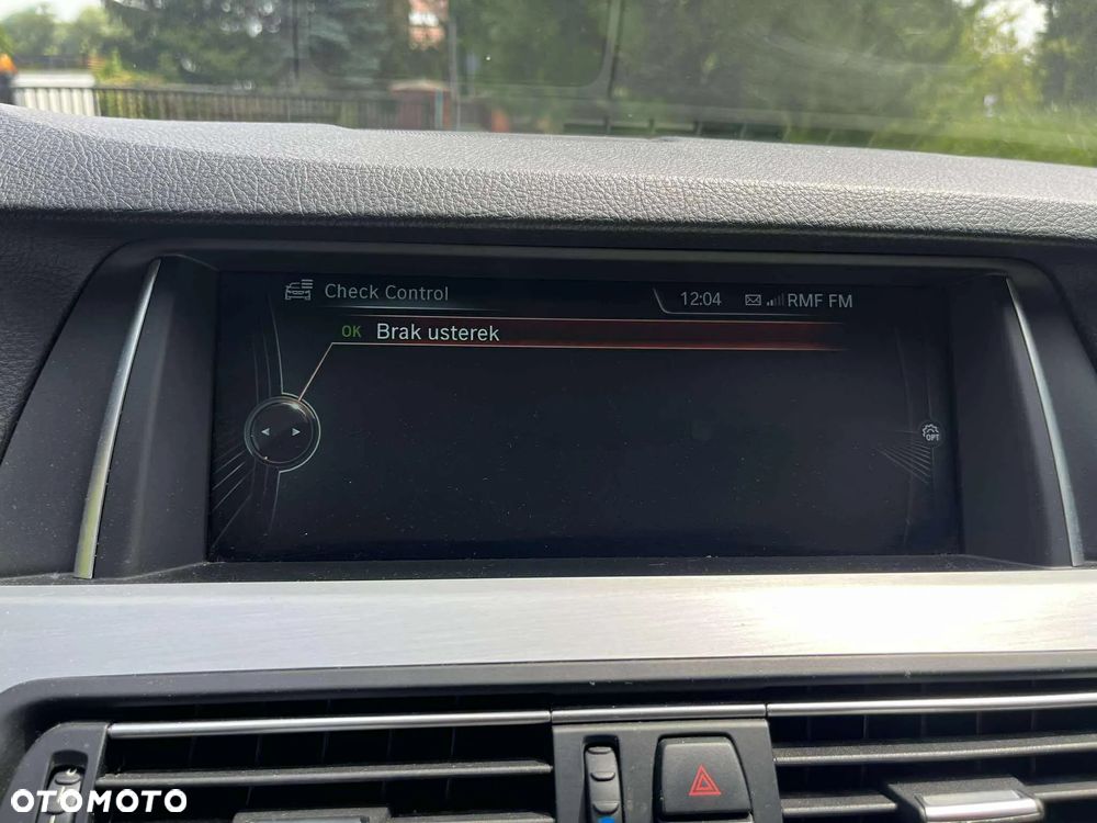 BMW Seria 5 528i xDrive Touring Sport-Aut - 13