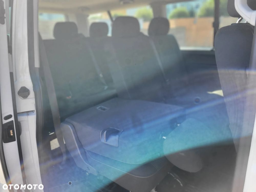 Volkswagen Caravelle 2.0 TDI L2 Comfortline DSG - 20