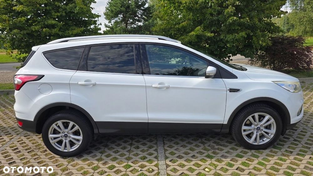 Ford Kuga 2.0 TDCi 2x4 Titanium - 17