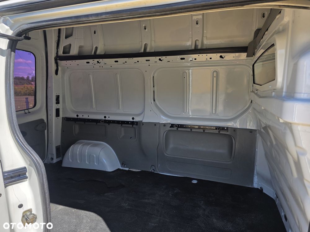 Opel Vivaro - 13