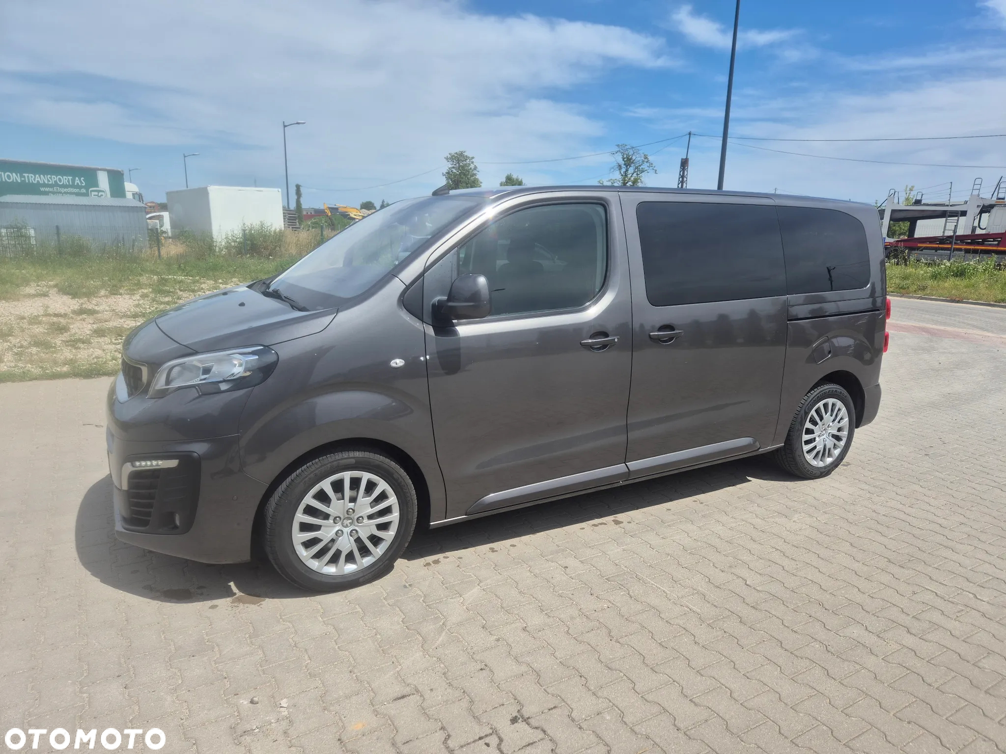 Peugeot Traveller - 11