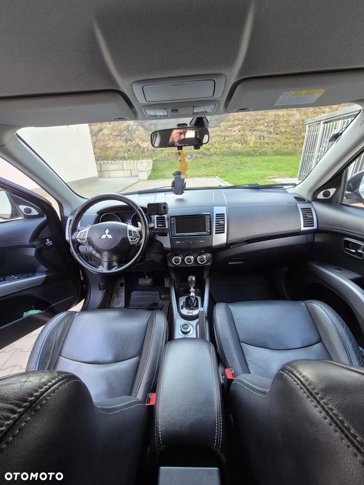 Mitsubishi Outlander - 9