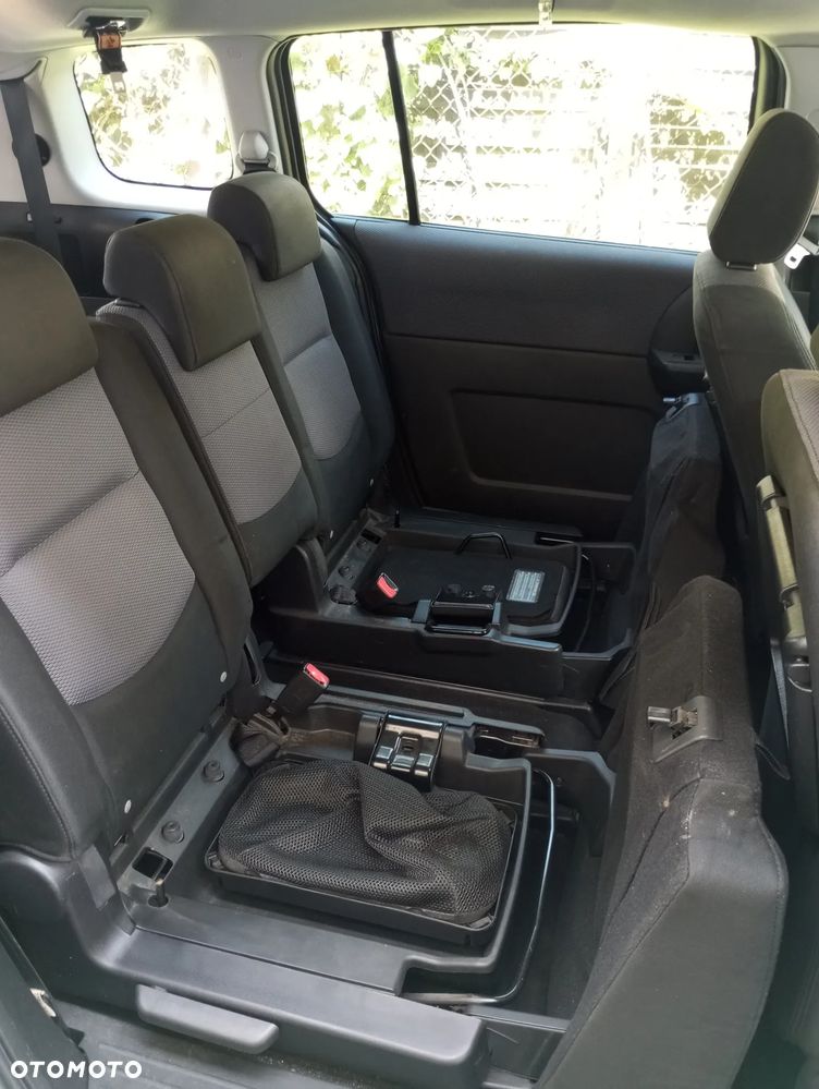 Mazda 5 - 16