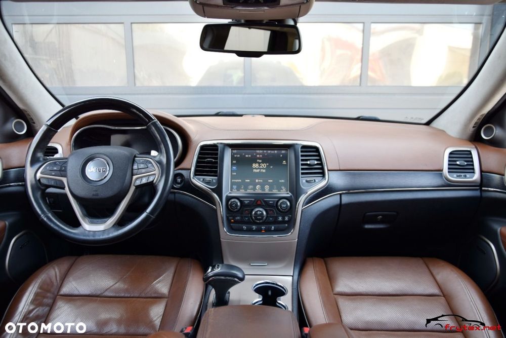 Jeep Grand Cherokee - 32
