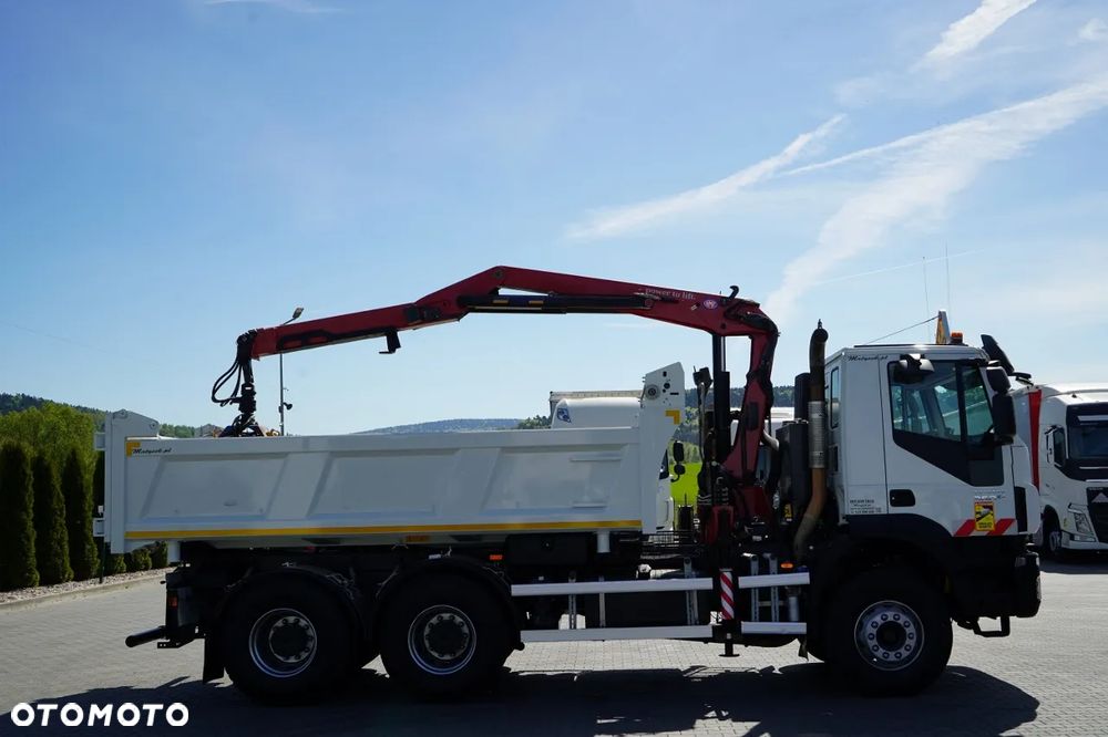 Iveco TRAKKER 360 / 6x4 / WYWROTKA DWUSTRONNA + HYDROBURTA / + HDS HMF 1643 Z2 / ŁYŻKA CHWYTAKOWA / ROTATOR / PILOT - 19