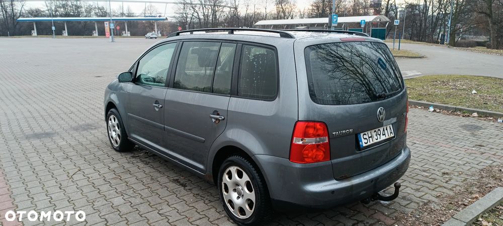 Volkswagen Touran - 32