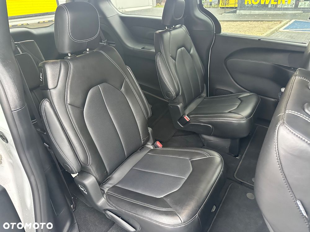 Chrysler Pacifica - 12