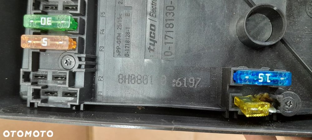 VOLKSWAGEN TIGUAN 5N0 2.0 TDI SKRZYNKA BEZPIECZNIKÓW - 3