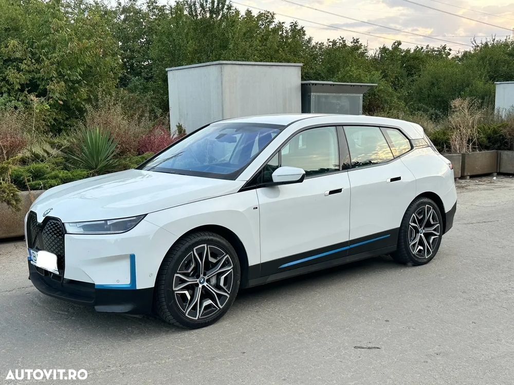 BMW iX - 4