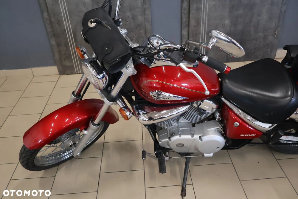 Suzuki Intruder - 7