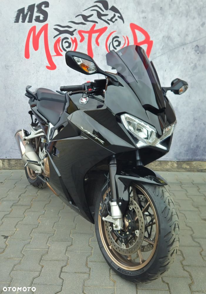 Honda VFR - 34