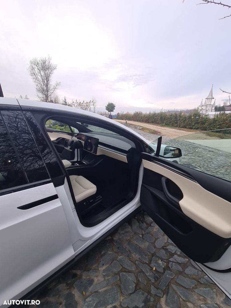 Tesla Model X - 14