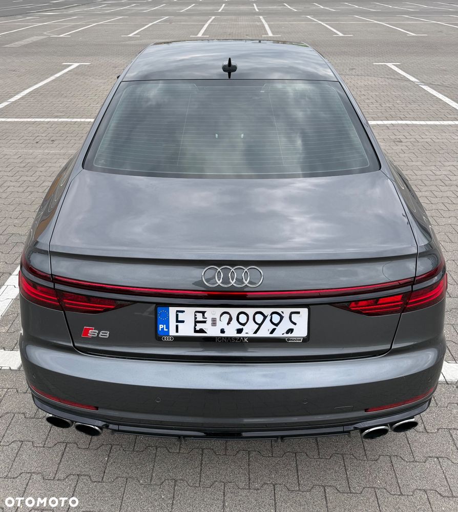 Audi S8 - 10