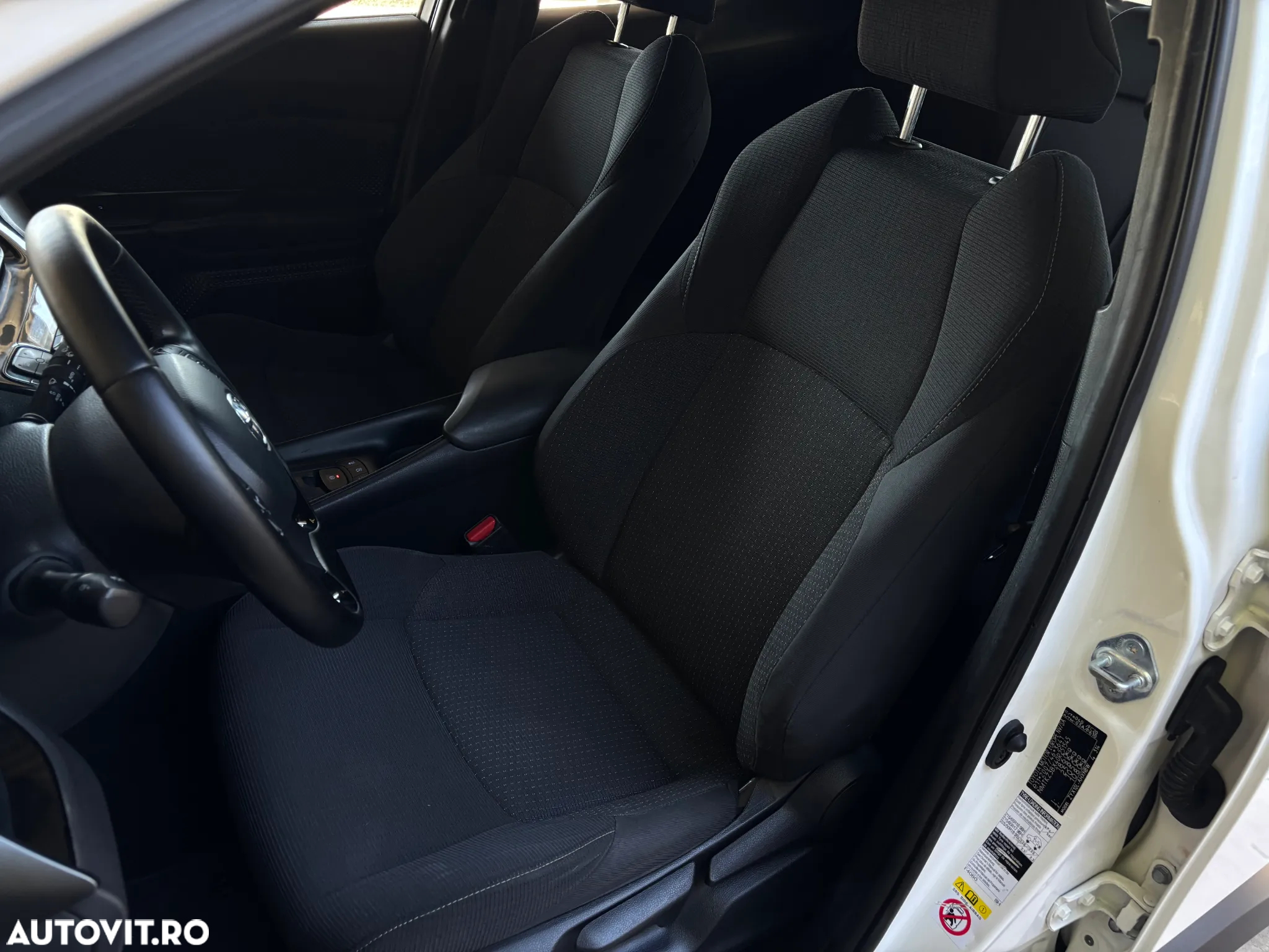 Toyota C-HR Hybrid Business-Edition - 34