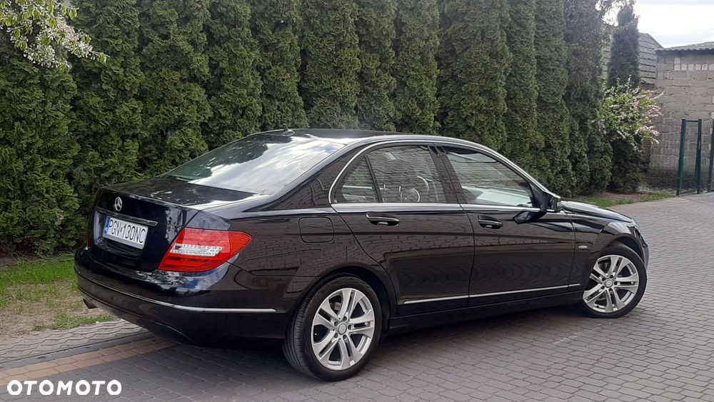 Mercedes-Benz Klasa C 180 CGI BlueEFFICIENCY Avantgarde - 15